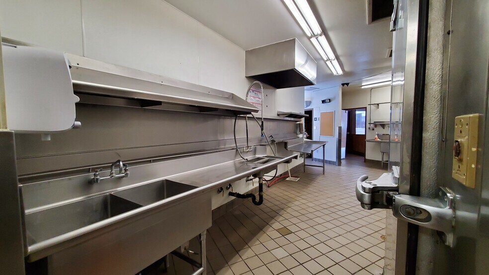 More Photos Of 331 W Ironwood Dr, Coeur d'Alene Restaurant For Lease