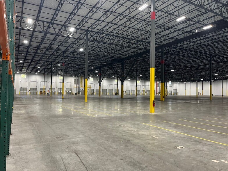 More Photos Of 6525 Mall Blvd, Union City Warehouse For Lease