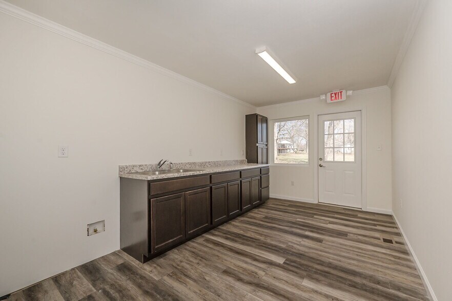 More Photos Of 302 S Lincoln Dr, Troy Office For Lease