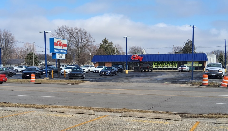 More Photos Of 1621 N Henderson St, Galesburg General Retail For Sale