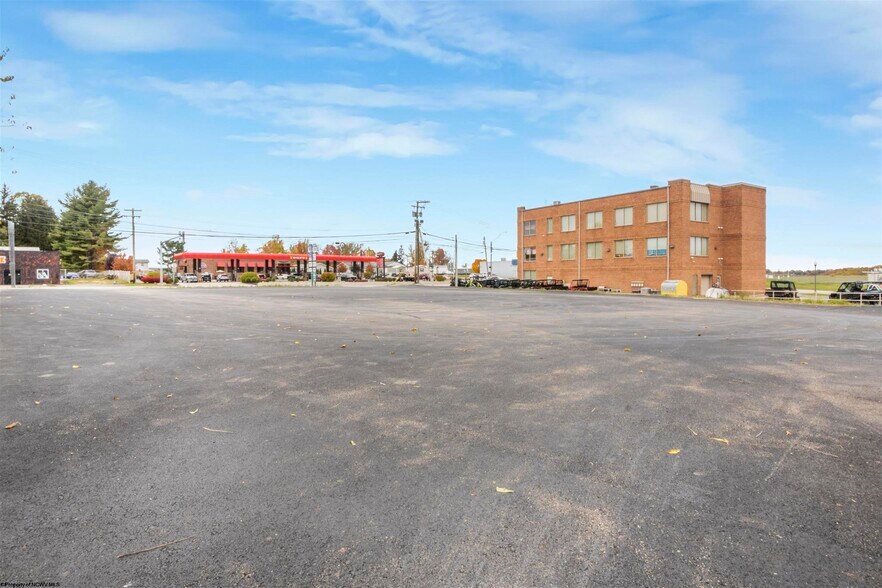 More Photos Of 524 Mileground Rd, Morgantown Auto Dealership For Sale