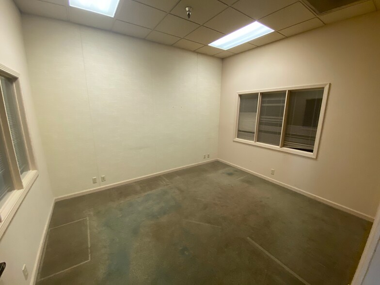 More Photos Of 1140-1144 Willagillespie Rd, Eugene Office For Sale