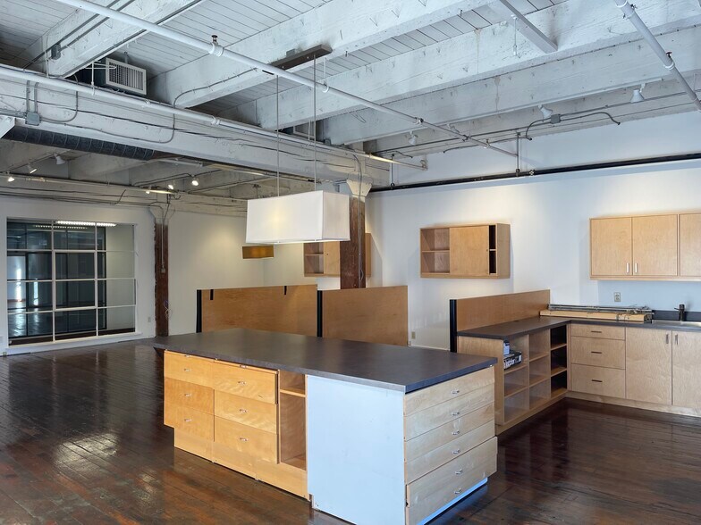 More Photos Of 1231 NW Hoyt St, Portland Loft Creative Space For Lease