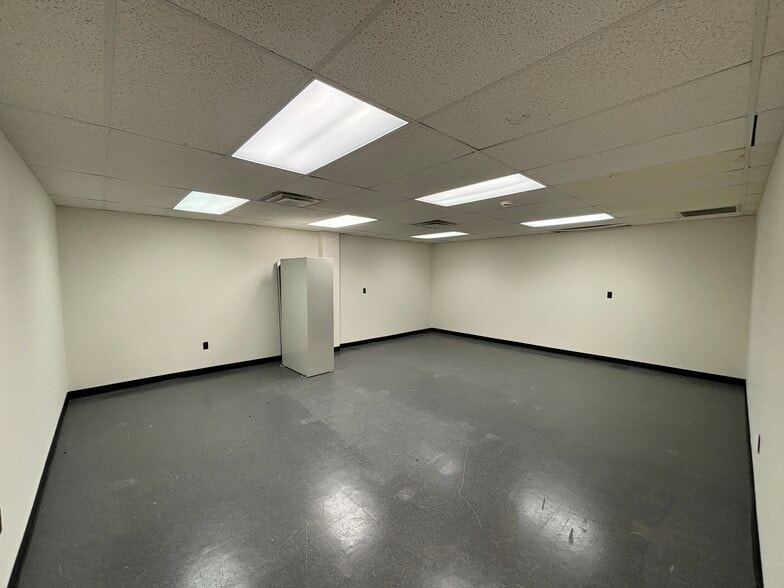 More Photos Of 2460 General Armistead Ave, Norristown Unknown For Lease