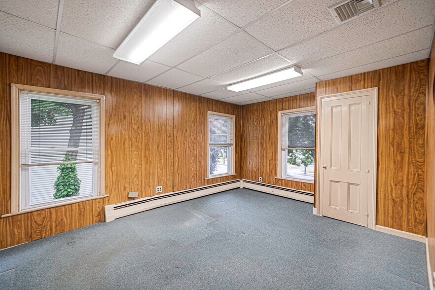 More Photos Of 147 N Ocean Ave, Patchogue Office For Sale