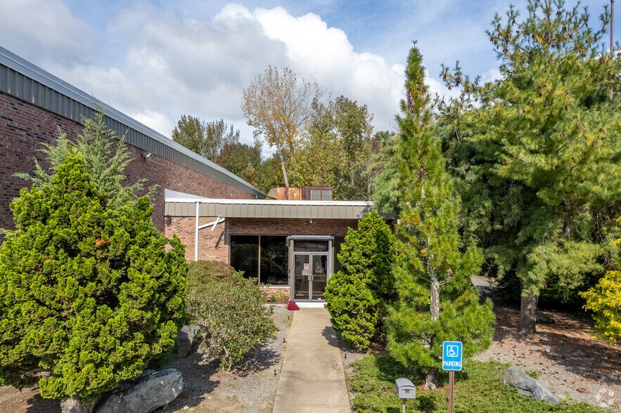 More Photos Of 1950 S County Trl, East Greenwich Warehouse For Lease