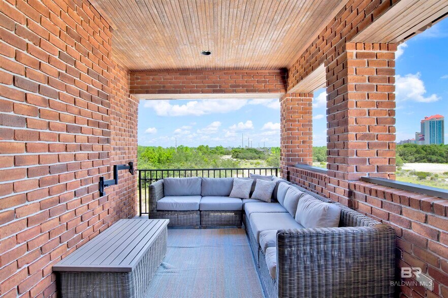 More Photos Of 16 Market St, Orange Beach Office For Sale