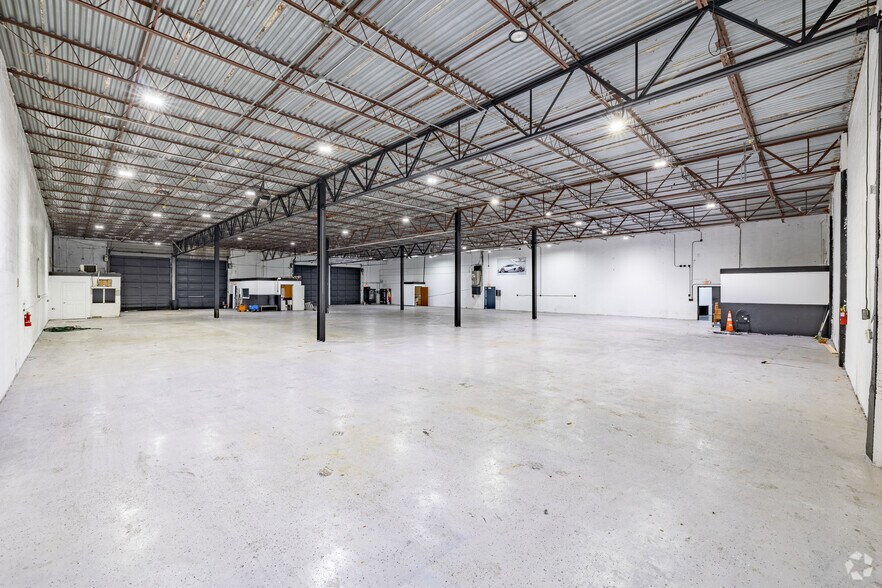 More Photos Of 4200-4250 NW 72nd Ave, Miami Warehouse For Lease