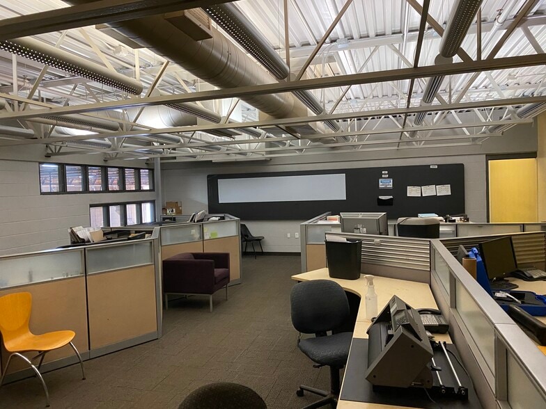 More Photos Of 286 Hedcor Rd, Holland Manufacturing For Sale