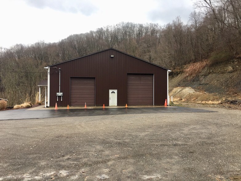 More Photos Of 903 Constitution Blvd, Beaver Falls Office For Lease