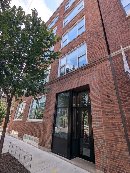 More Photos Of 401 W Superior St, Chicago Office For Lease