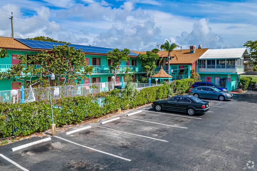 More Photos Of 901 S Federal Hwy, Lake Worth Hotel For Sale