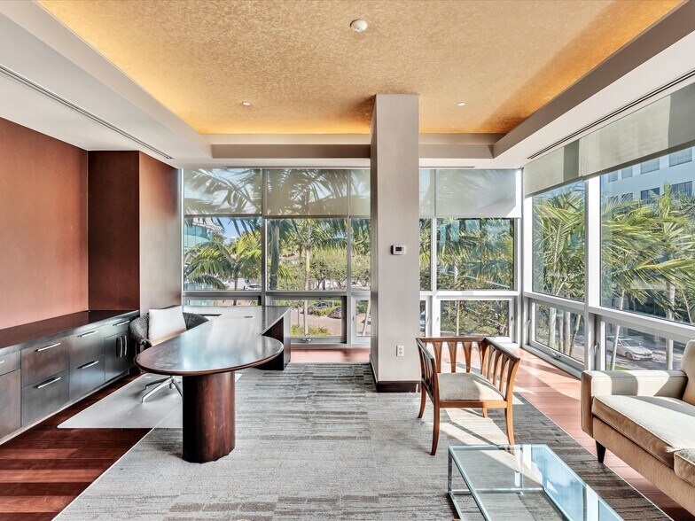 More Photos Of 20900 NE 30th Ave, Aventura Office Residential For Lease