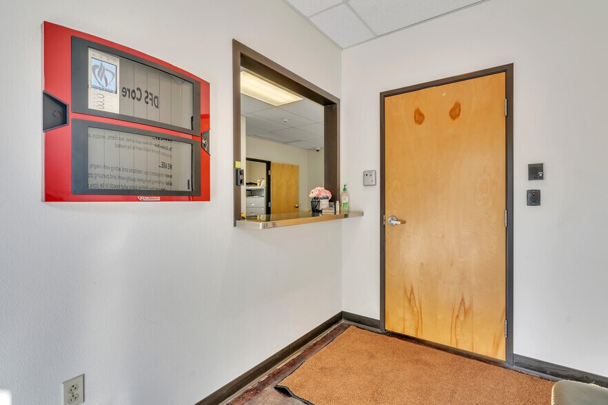 More Photos Of 3446 Wagon Wheel Rd, Springdale Light Manufacturing For Lease