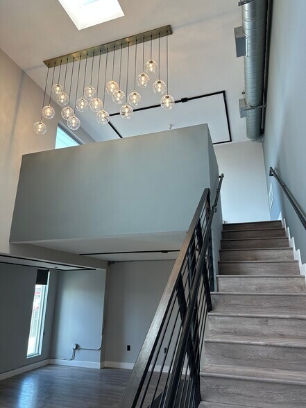 More Photos Of 2332 Cotner Ave, Los Angeles Loft Creative Space For Lease