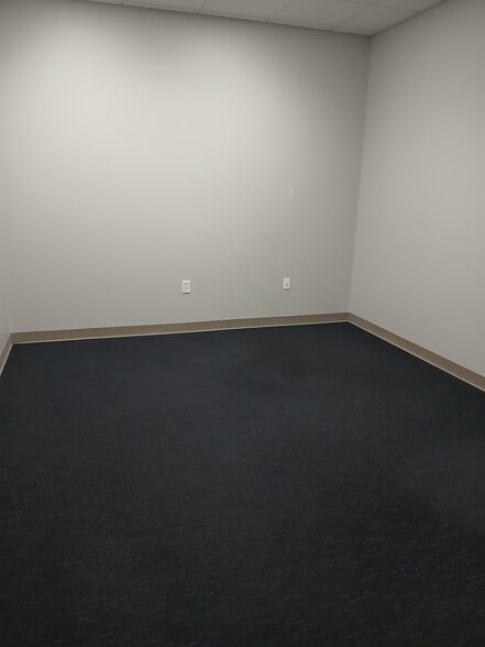 More Photos Of 801 W Little Creek Rd, Norfolk Self Storage For Lease