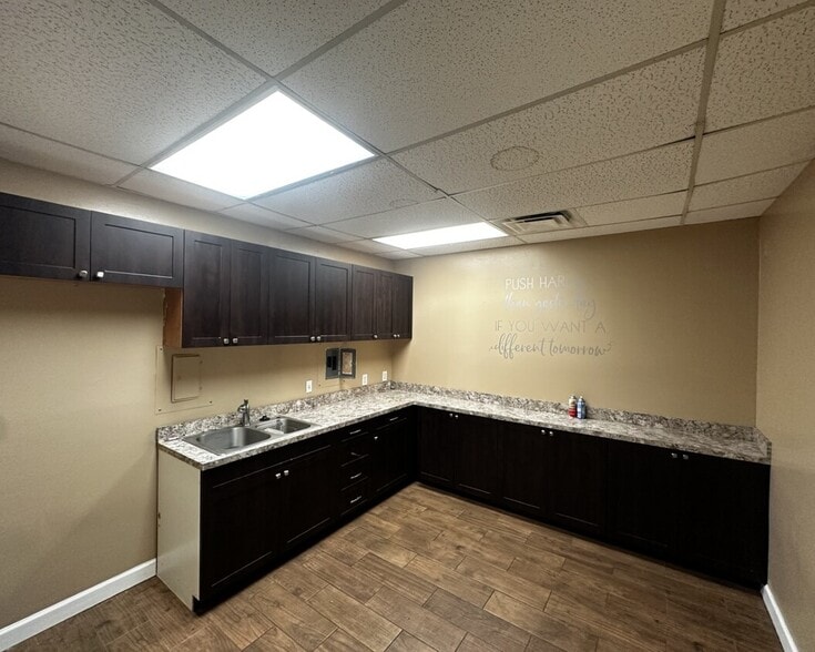 More Photos Of 4211 E Busch Blvd, Tampa Freestanding For Lease