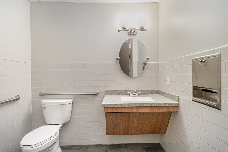 More Photos Of 1001 Merylinger Ct, Franklin Medical For Lease