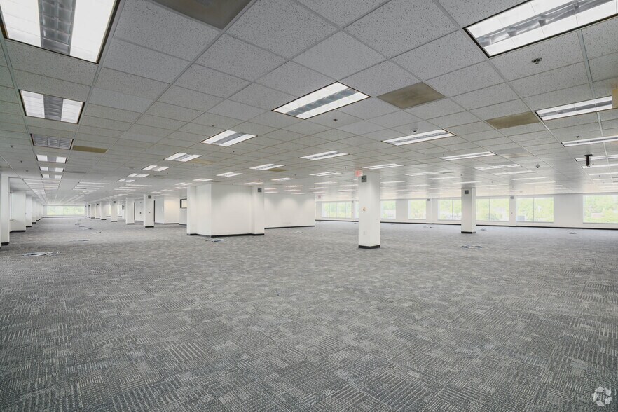 More Photos Of 3000 University Dr, Auburn Hills Office For Sale