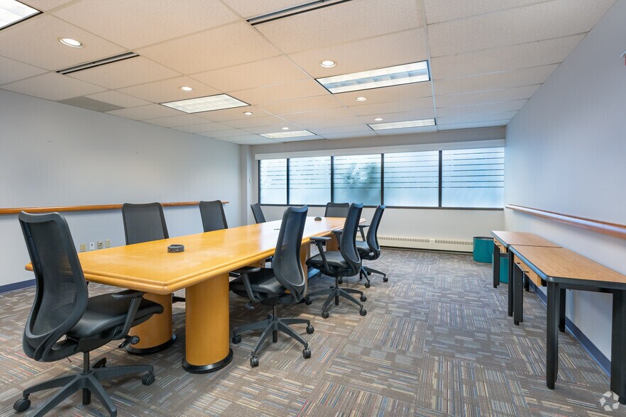 More Photos Of 945-951 Hornet Dr, Hazelwood Office For Sale