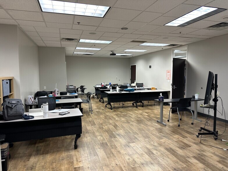 More Photos Of 86 N University Ave, Provo Office Residential For Lease