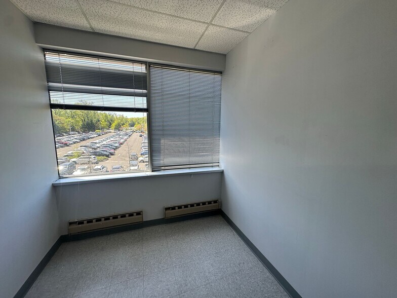 More Photos Of 2 Lincoln Hwy, Edison Medical For Sale