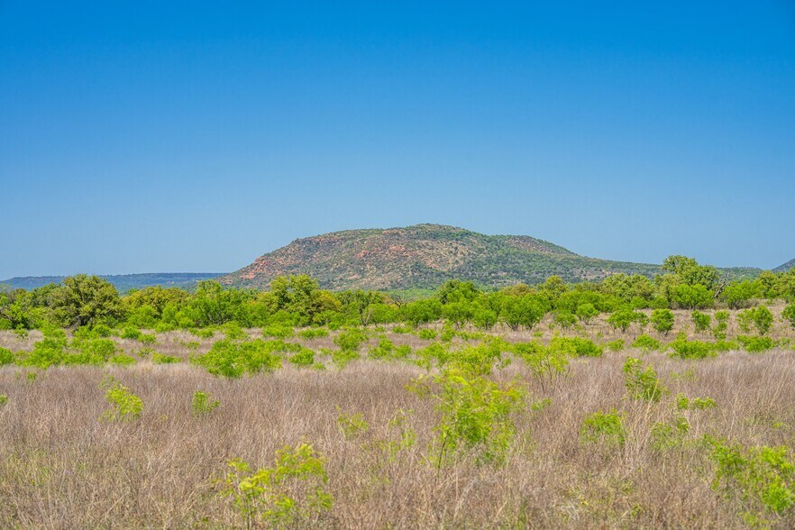 More Photos Of 5230 County Road 409, Llano Land For Sale