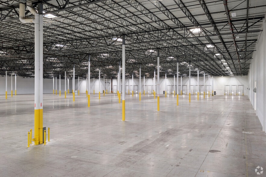 More Photos Of 25 Colony Rd, Jersey City Warehouse For Lease