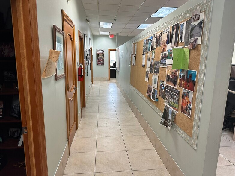 More Photos Of 6701 N Powerline Rd, Fort Lauderdale Warehouse For Lease