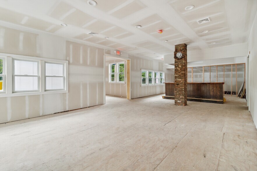 More Photos Of 469 Main St, West Sayville Restaurant For Sale