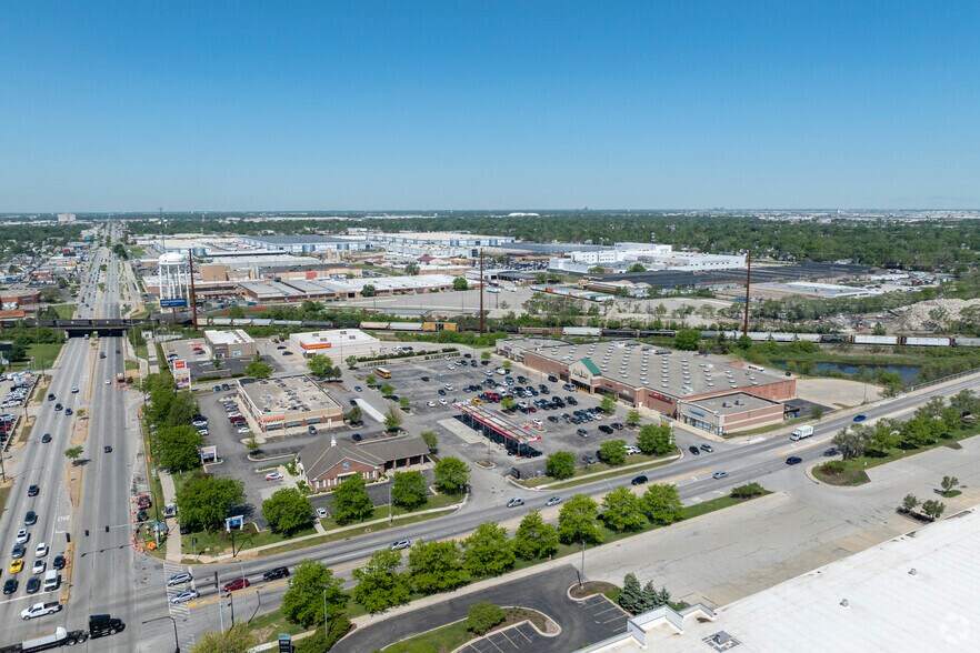 More Photos Of 2519-2541 W North Ave, Melrose Park Freestanding For Lease