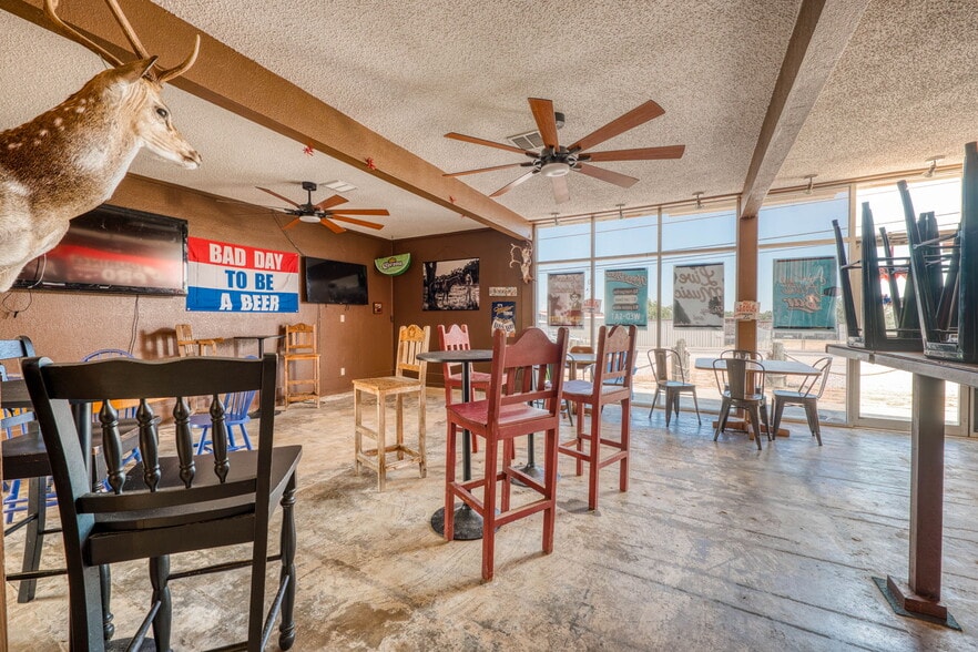 More Photos Of 106 Sunrise Dr, Sunrise Beach Restaurant For Sale