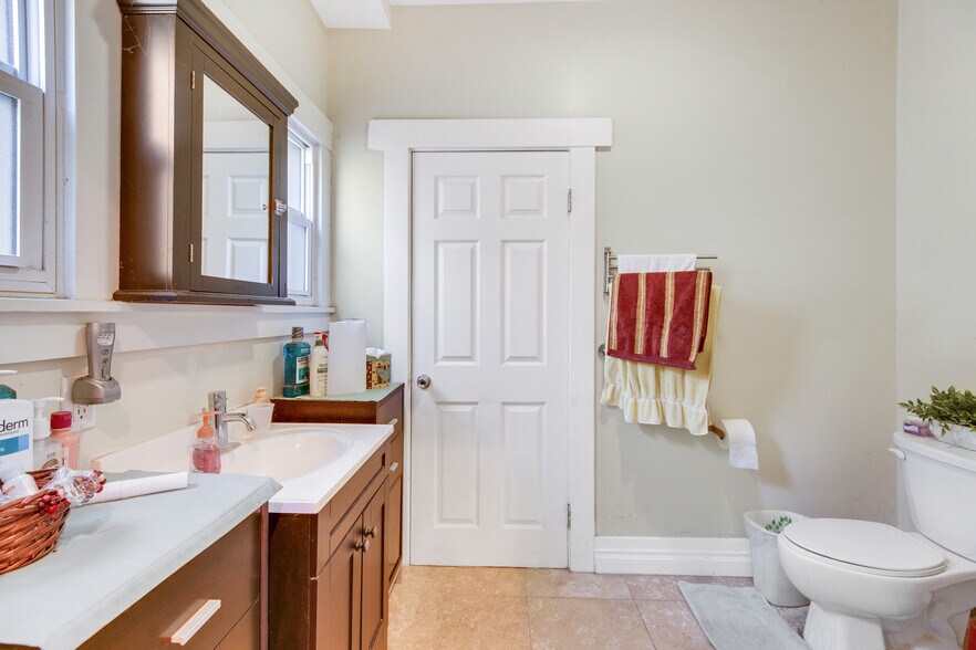 More Photos Of 1562 N Lake Ave, Pasadena Apartments For Sale