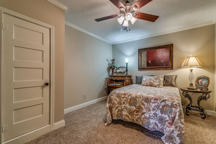 More Photos Of 200 E Blackjack St, Dublin Storefront Retail Residential For Sale