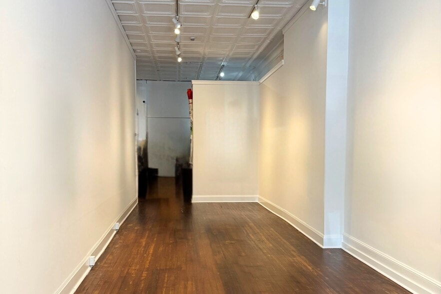 More Photos Of 95 Main St, Sag Harbor Storefront Retail Residential For Lease