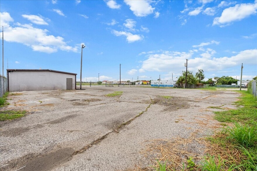 More Photos Of 230 Highway 146 S, Texas City Auto Dealership For Sale