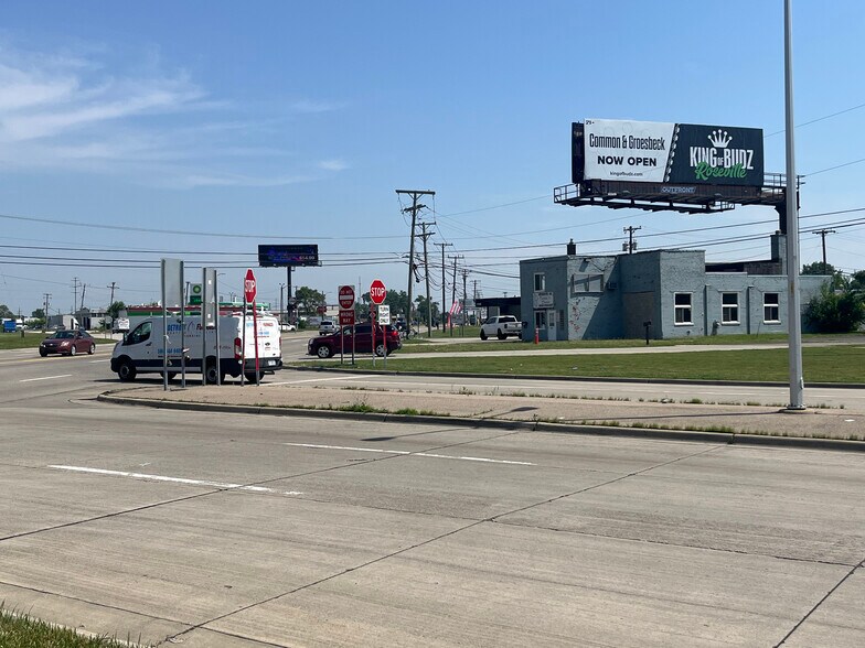 More Photos Of 27206 Groesbeck Hwy, Roseville Industrial For Sale