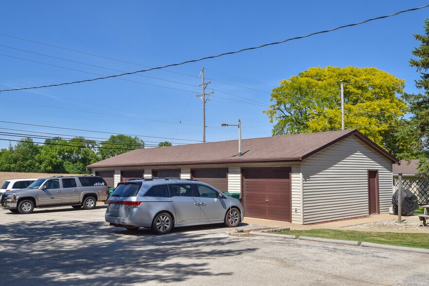 More Photos Of N96W20275 County Line Rd, Menomonee Falls Multifamily For Sale