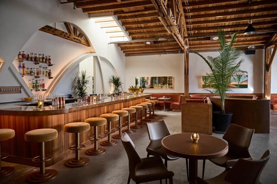 More Photos Of 2415-2449 Main St, Santa Monica Restaurant For Lease