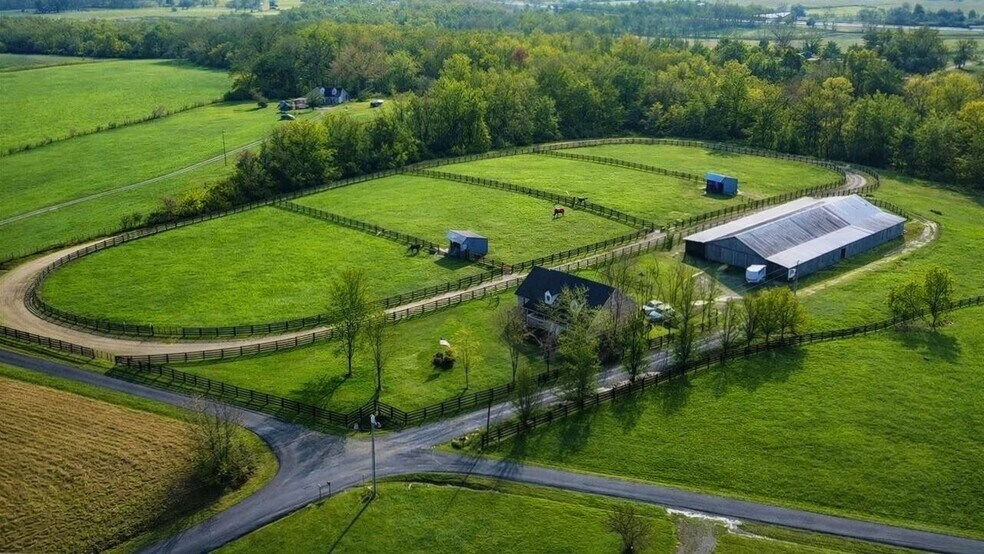 More Photos Of 441 Knob View Rd, Russell Springs Horse Stables For Sale