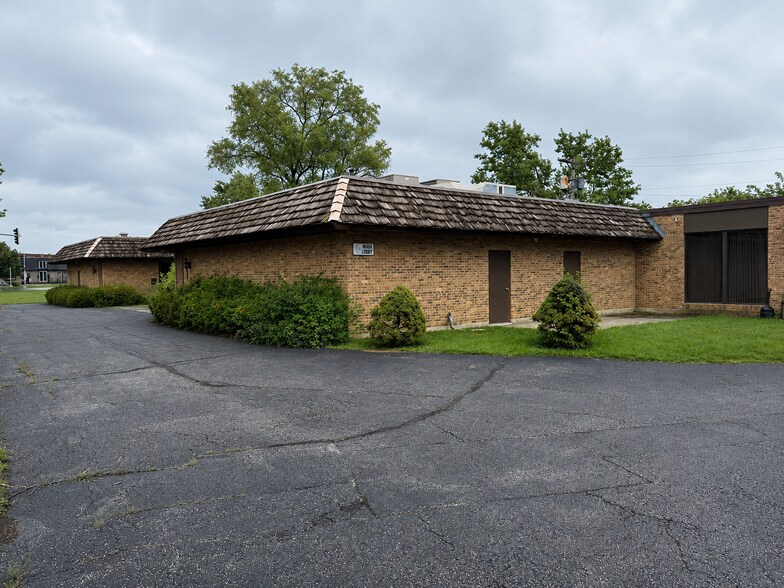More Photos Of 350 S Schmale Rd, Carol Stream Medical For Lease