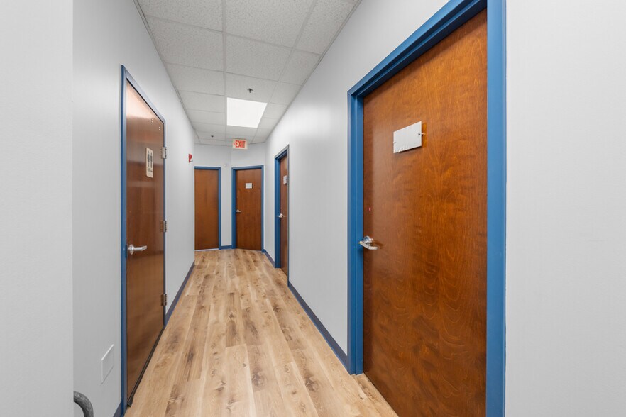 More Photos Of 312-326 Cloister Ct, Chapel Hill Office For Lease