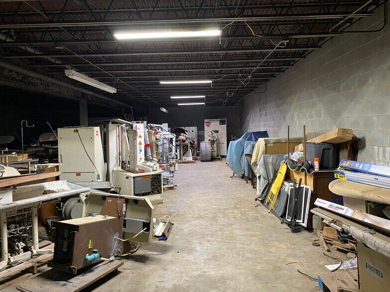 More Photos Of 1225 Montlieu Ave, High Point General Retail For Sale