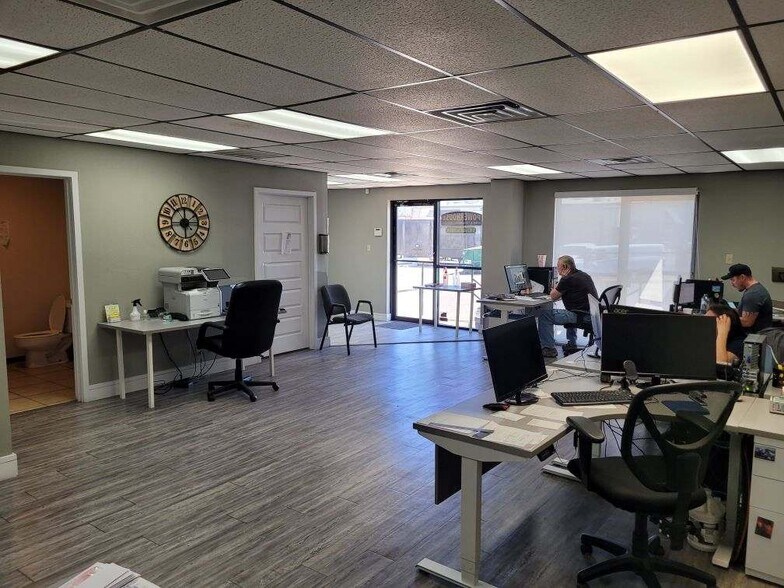 More Photos Of 3500 Dime Cir, Austin Warehouse For Lease