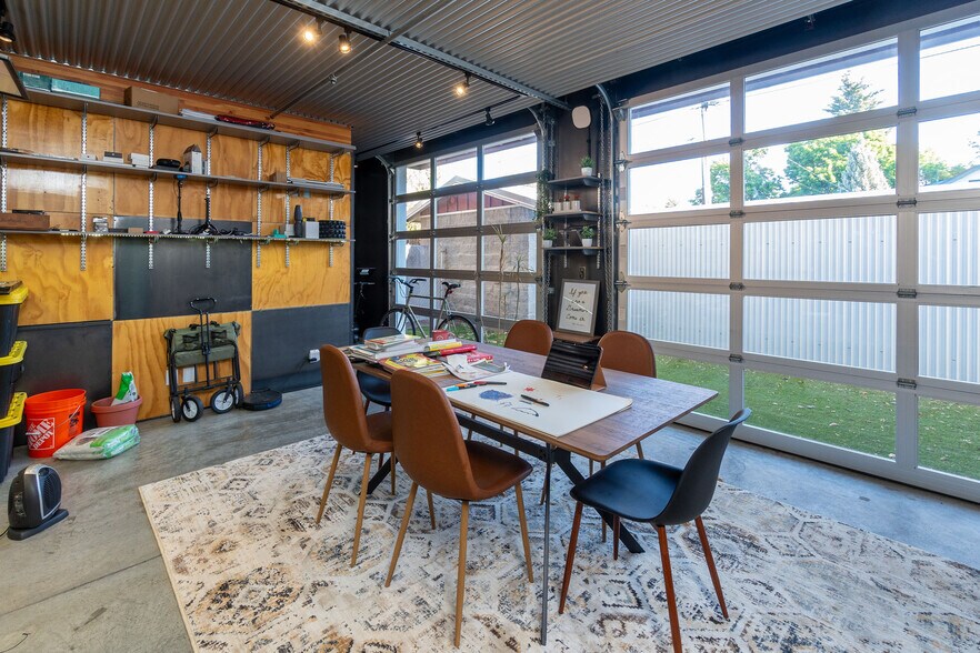 More Photos Of 626 NW Arizona Ave, Bend Office For Sale