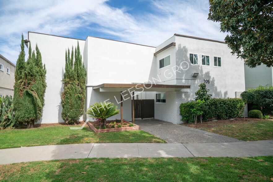 Primary Photo Of 705 E Santa Fe Ave, Fullerton Apartments For Sale