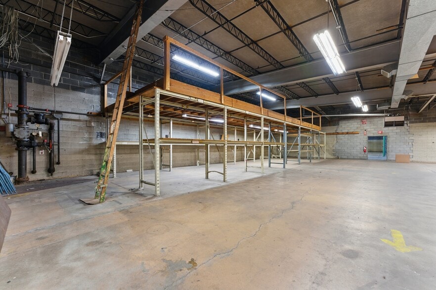 More Photos Of 16 Commercial Ave, Albany Warehouse For Sale