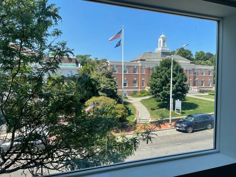 More Photos Of 80 Main St, New Canaan Storefront For Lease