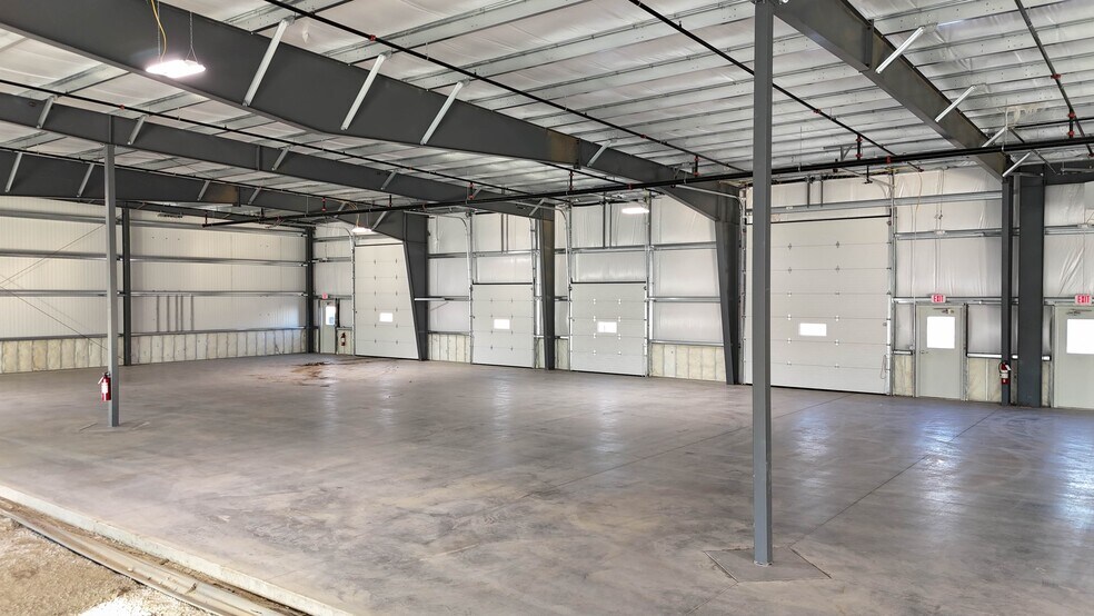 More Photos Of 2151 Shiloh Rose Pkwy SW, Bondurant Warehouse For Lease