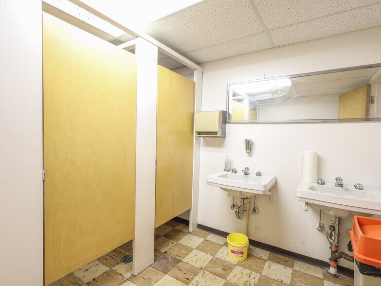 More Photos Of 5002 50 st, Stettler Flex For Sale